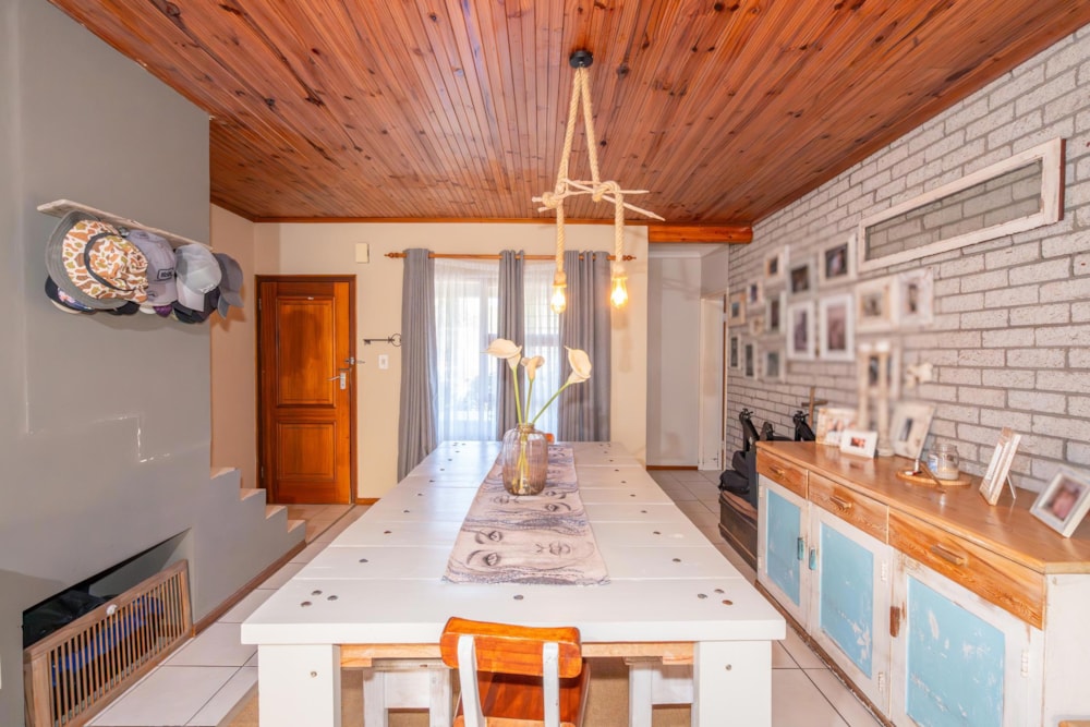 House for sale in Yzerfontein - LA1734389 House for sale in Yzerfontein - LA1734389