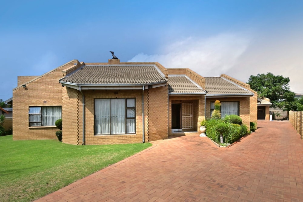 House for sale in Country View, Midrand - MR1732219