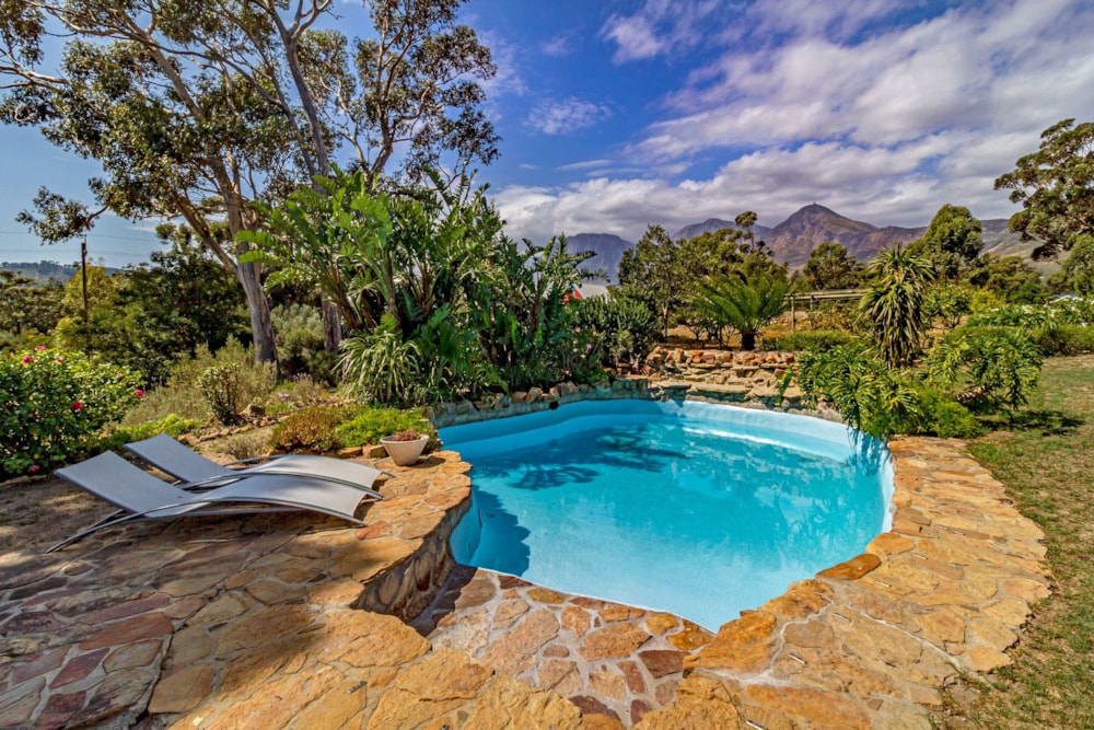 Security estate home to rent in High Riding Country Estate - SWL1727483