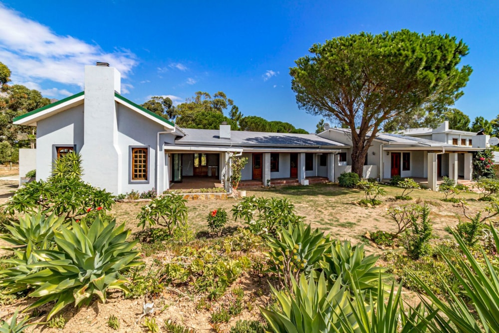 Security estate home to rent in High Riding Country Estate - SWL1727483