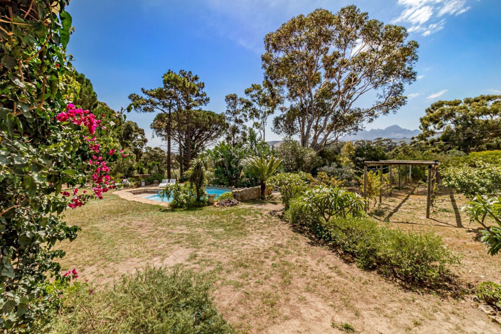 Security estate home to rent in High Riding Country Estate - SWL1727483