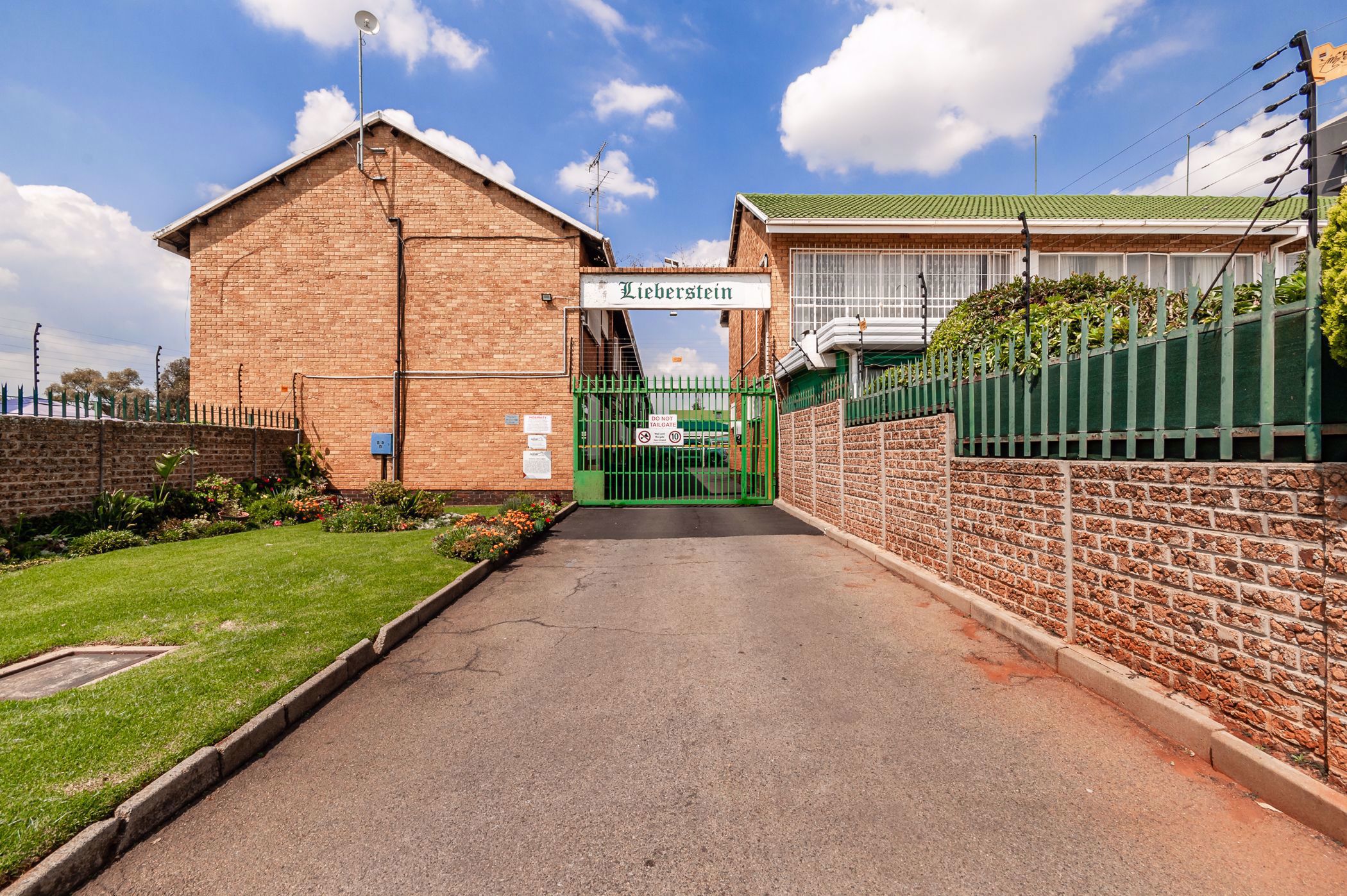 Apartment for sale in Rhodesfield - KTP1733405