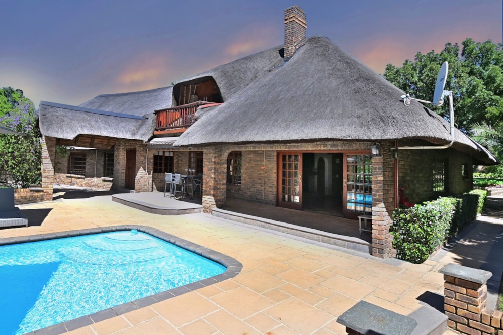 Double-storey house for sale in Kyalami AH - MR1732967 Double-storey house for sale in Kyalami AH - MR1732967