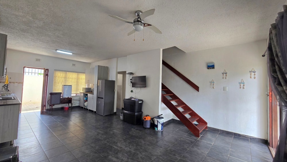 Double-storey apartment for sale in Margate - 1PSH1731940