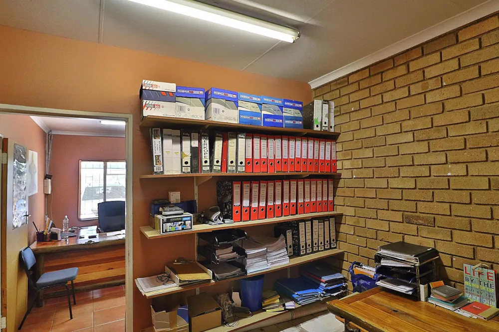 Commercial industrial property to rent in Ellisras (Lephalale) - 1ER1734346