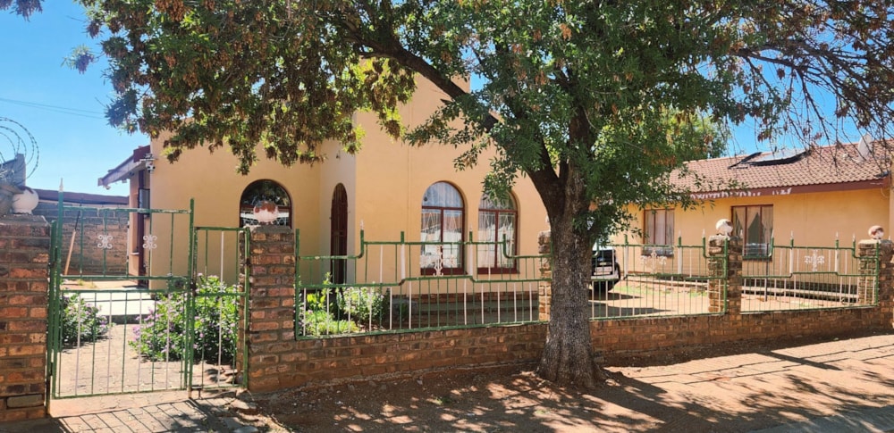 House for sale in Ipeleng - 1KJ1732228