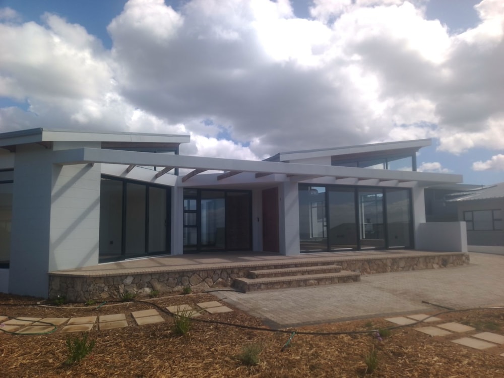 Beachfront villa for sale in Stilbaai West - 1SR1731097