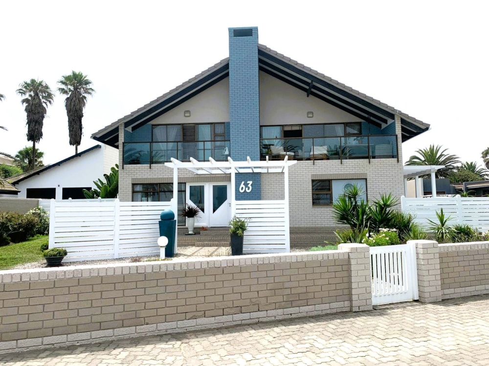 Beachfront villa for sale in Vineta, Namibia - 3NM1645389