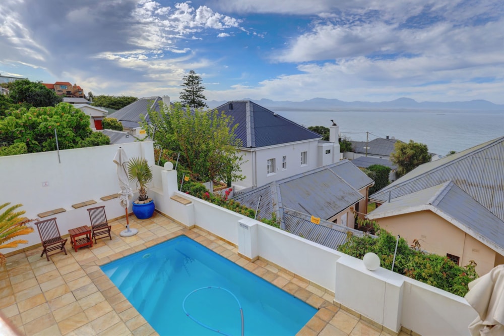 Double-storey house for sale in Mossel Bay Central - 1MB1654833