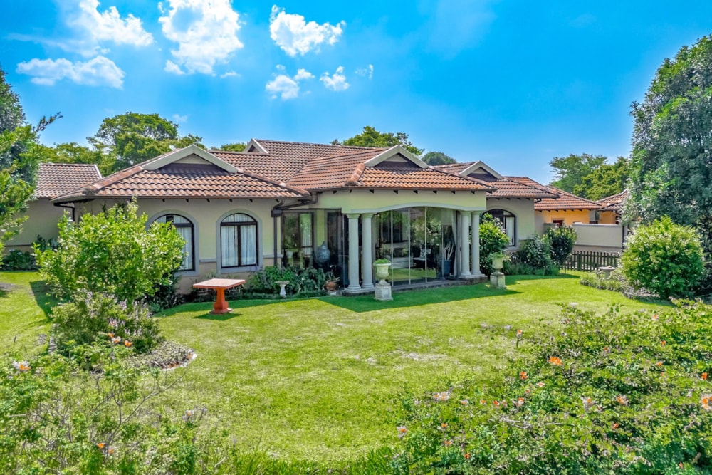 Security estate home for sale in Le Domaine Estate - 1KF1734614