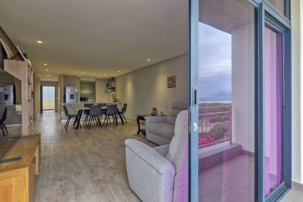 Apartment for sale in Big Bay - 1TV1734501