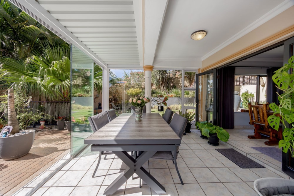 Double-storey house for sale in Uvongo - 1PSH1732444 Double-storey house for sale in Uvongo - 1PSH1732444