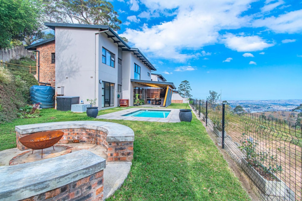 Townhouse for sale in Kloof - 1KF1733463