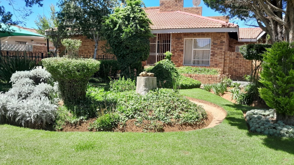 House to rent in La Provence - 1BTH1733018