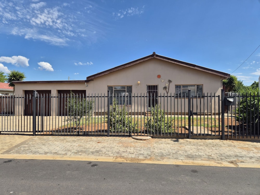 House for sale in Meiringspark, Worcester - TK1733450 House for sale in Meiringspark, Worcester - TK1733450