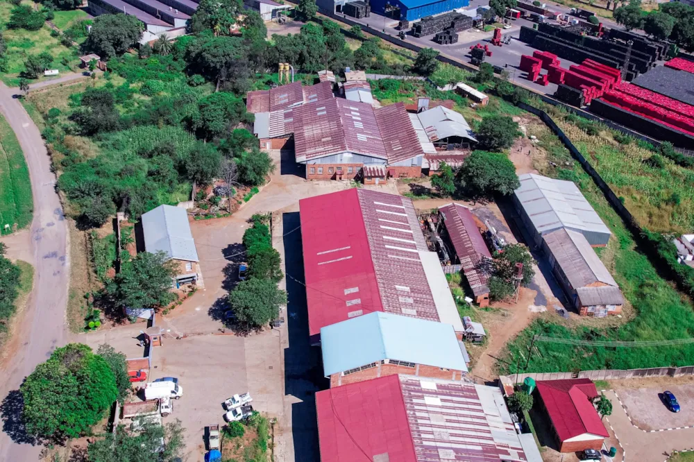 Commercial industrial property for sale in Donnington, Zimbabwe - 3ZB1695583