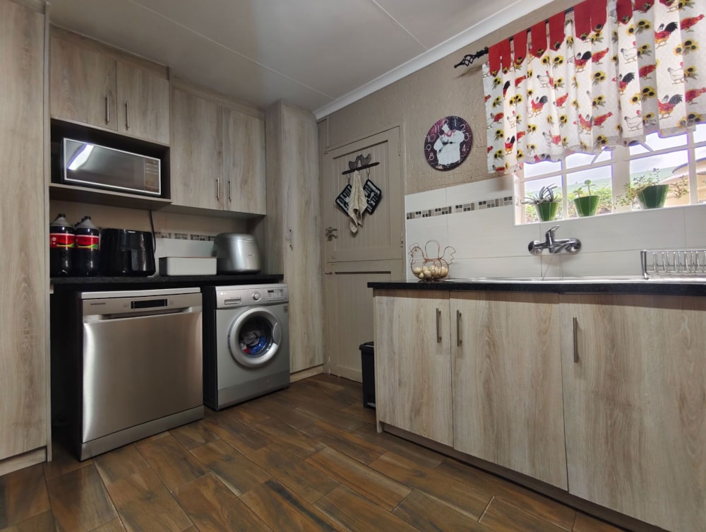 Townhouse for sale in  Vanderbijlpark SW 5 - 1VT1735315