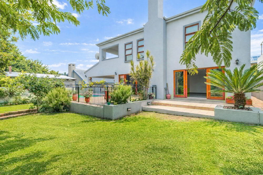 House for sale in Heritage Hill Estates - CN1733499 House for sale in Heritage Hill Estates - CN1733499