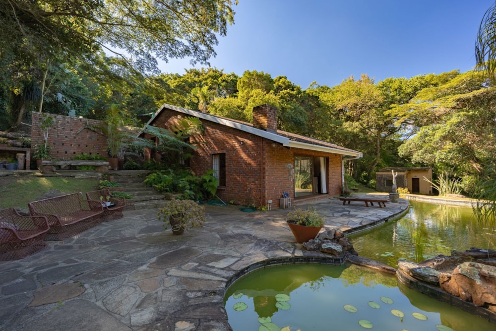 House for sale in Crestview - 1KF1733432