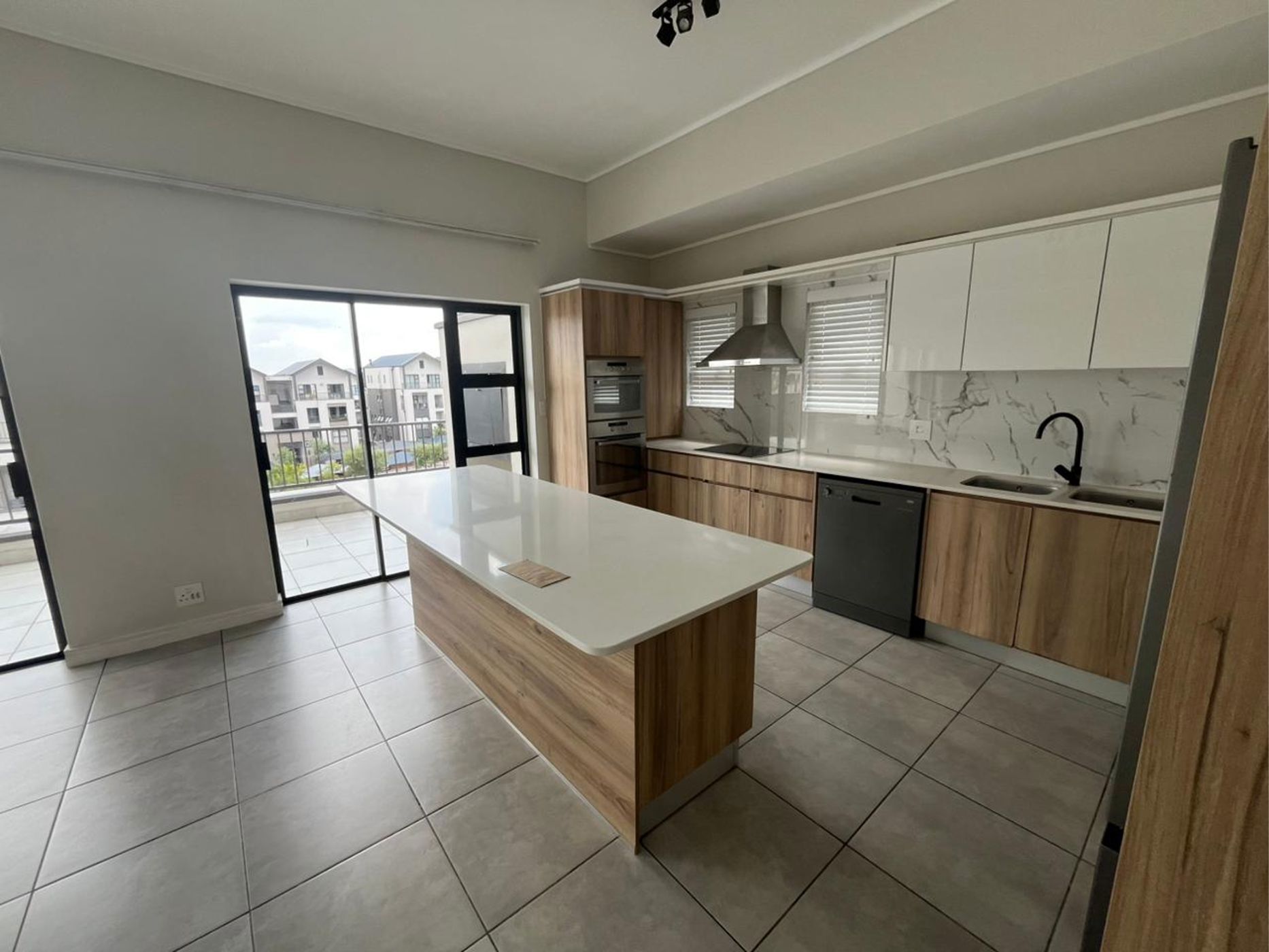 Apartment to rent in Waterfall, Midrand - MDL1710036