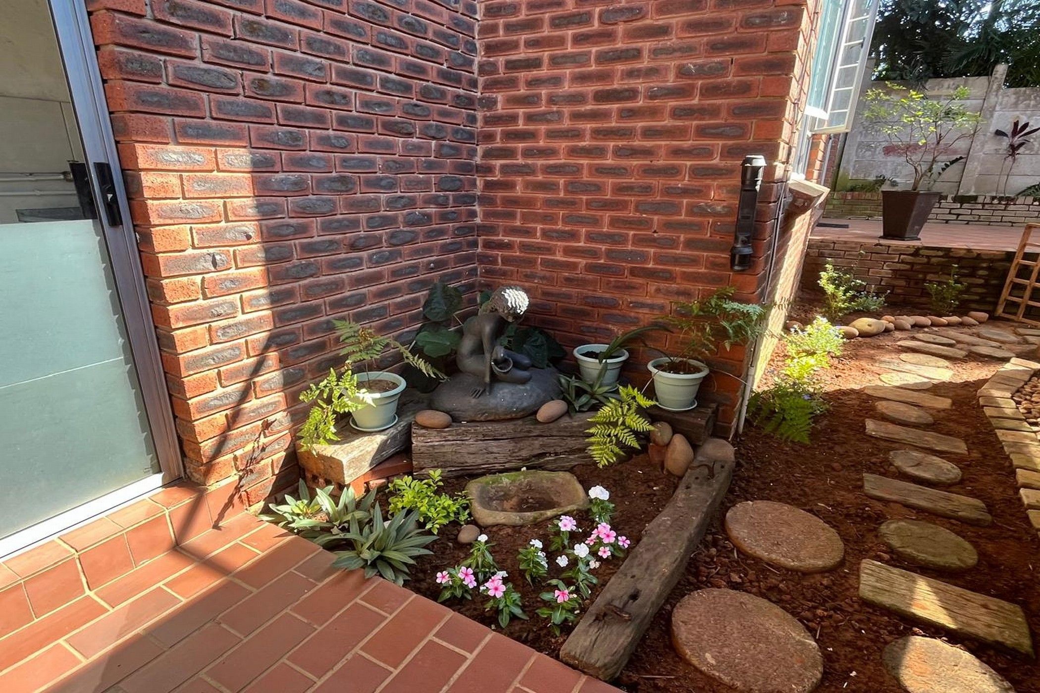 Bachelor apartment to rent in Amanzimtoti - 1WB1732877