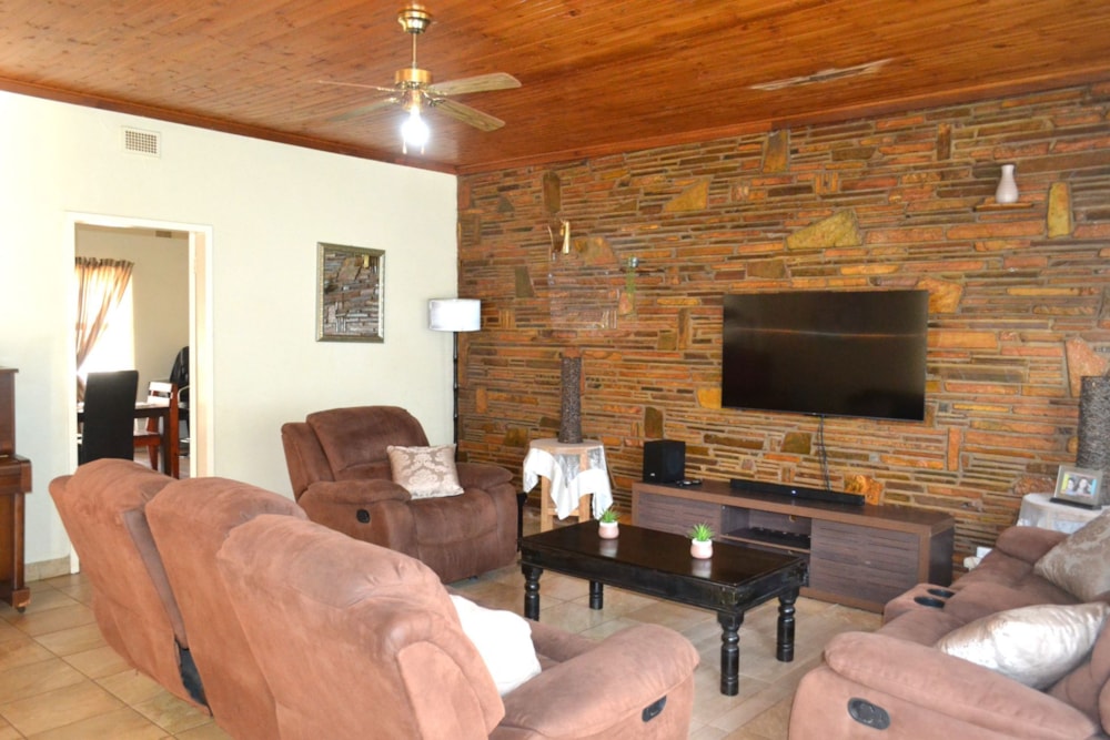 House for sale in Mookgopong (Naboomspruit) - 1MDM1732441