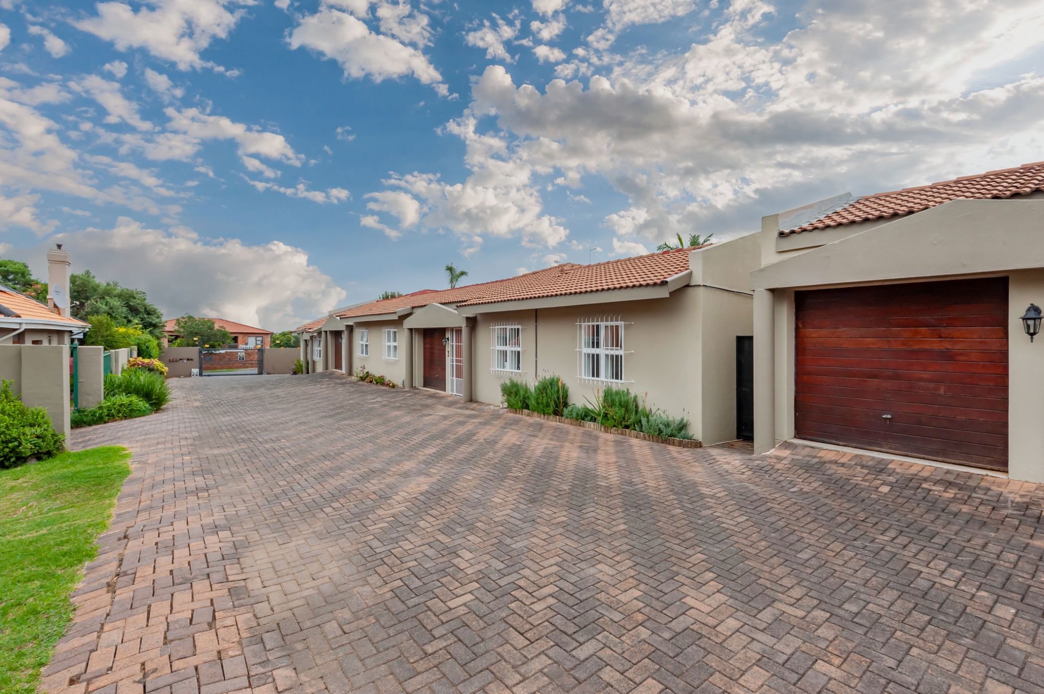 Townhouse for sale in Linden - HP1732086