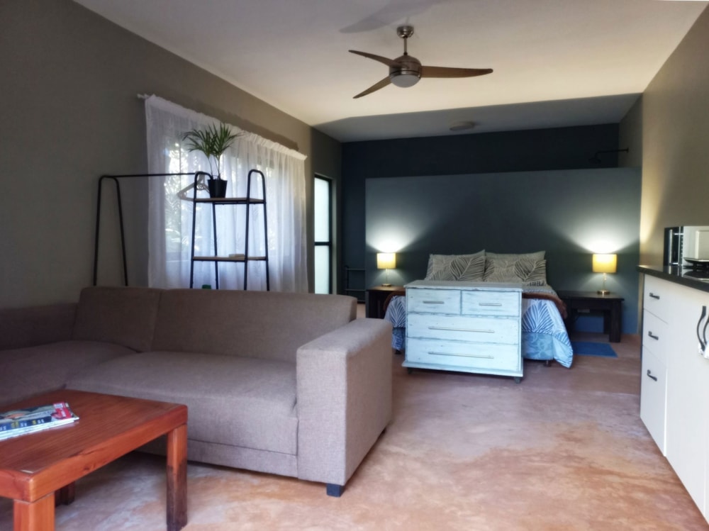 House for sale in Mount Moreland - 1ND1732976