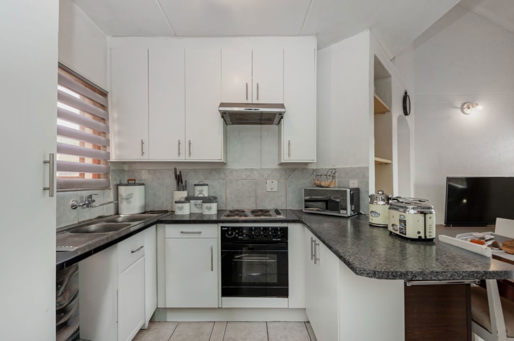 Security complex home for sale in Bromhof - RAN1732050 Security complex home for sale in Bromhof - RAN1732050