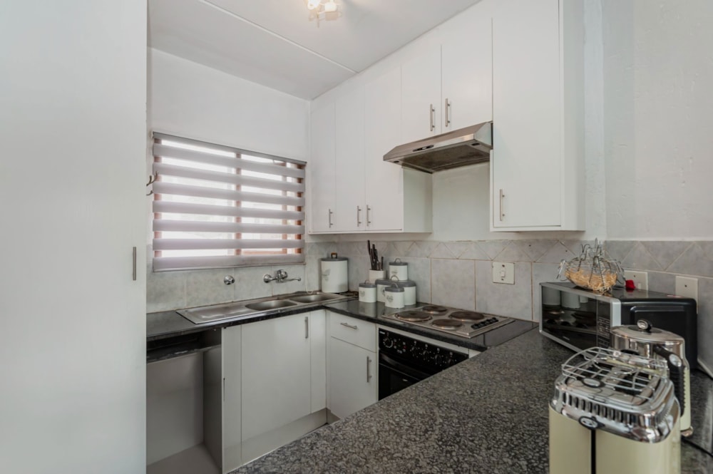 Security complex home for sale in Bromhof - RAN1732050 Security complex home for sale in Bromhof - RAN1732050