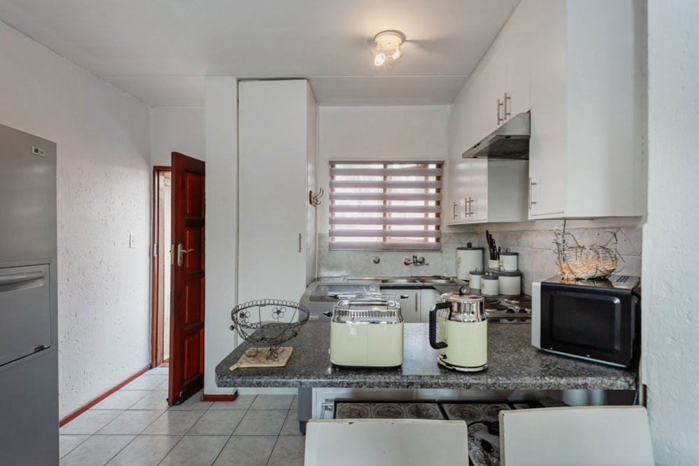 Security complex home for sale in Bromhof - RAN1732050 Security complex home for sale in Bromhof - RAN1732050