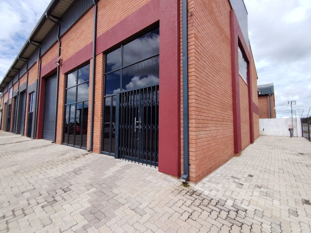 Commercial industrial property to rent in Magna Via - 1PS1732549