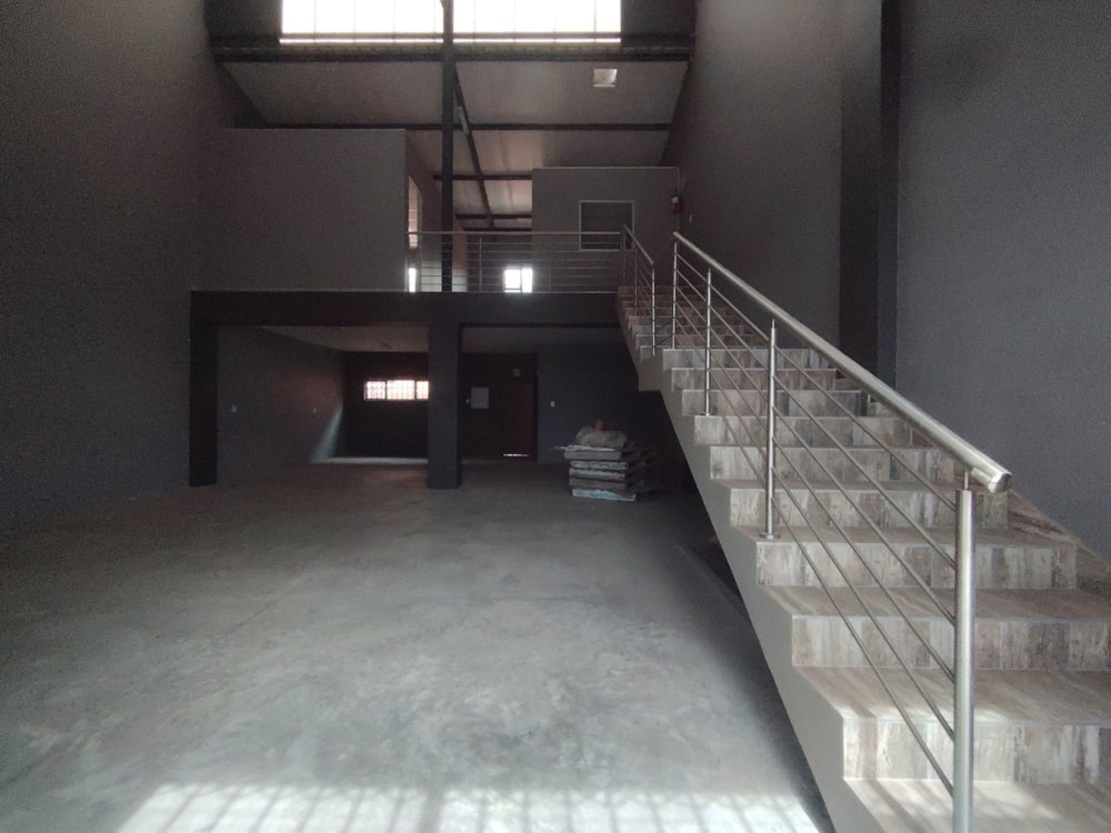 Commercial industrial property to rent in Magna Via - 1PS1732549
