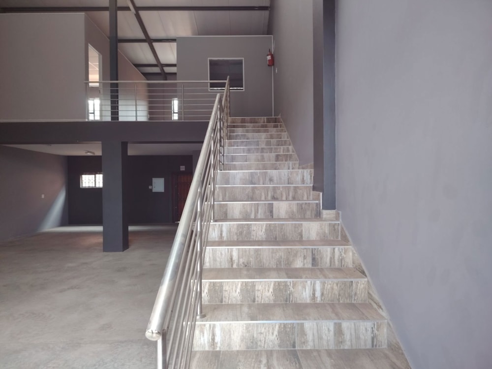 Commercial industrial property to rent in Magna Via - 1PS1732549