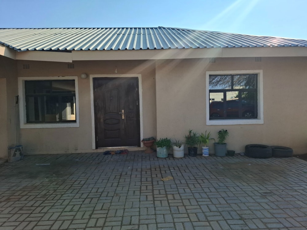 Multi-storey cluster for sale in Kweneng, Botswana - 3BO1731968