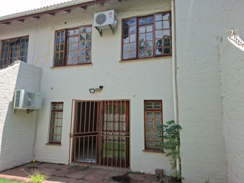 Townhouse to rent in Village, Botswana - 3BO1732145