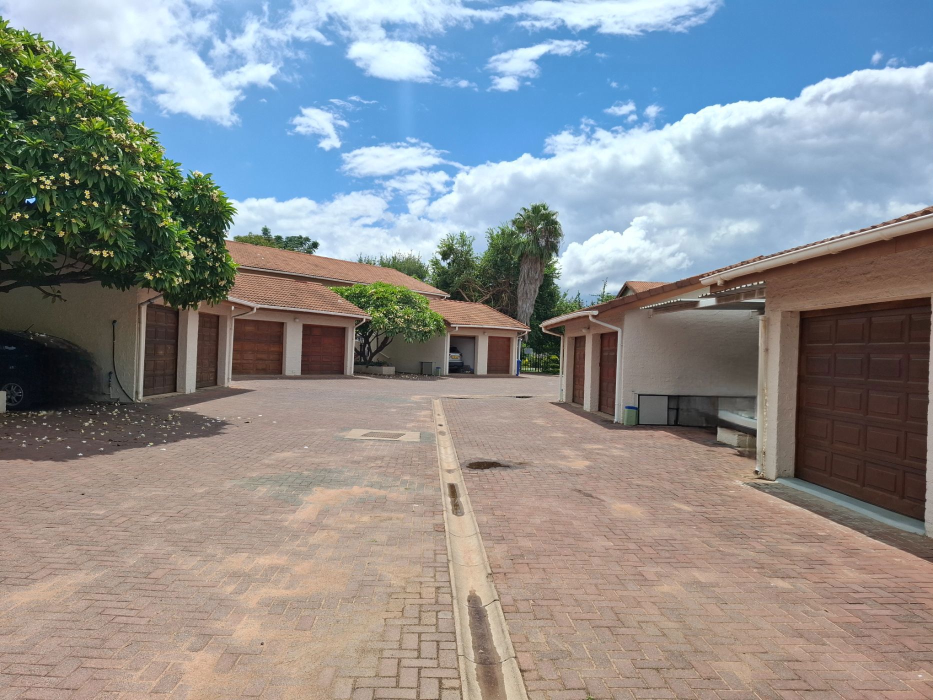 Townhouse to rent in Village, Botswana - 3BO1732145