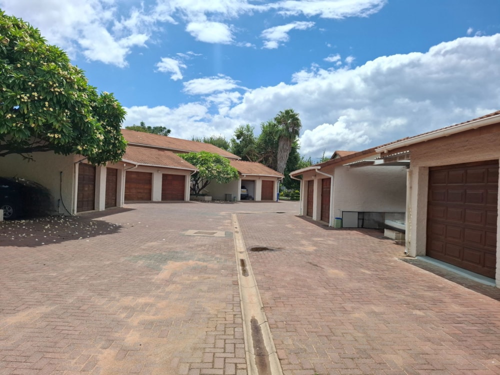 Townhouse to rent in Village, Botswana - 3BO1732145