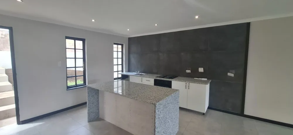 Apartment let in Bothas Hill - 1KF1732043