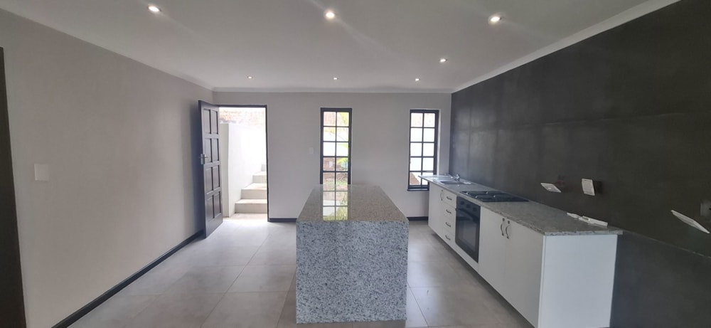 Apartment to rent in Bothas Hill - 1KF1732043