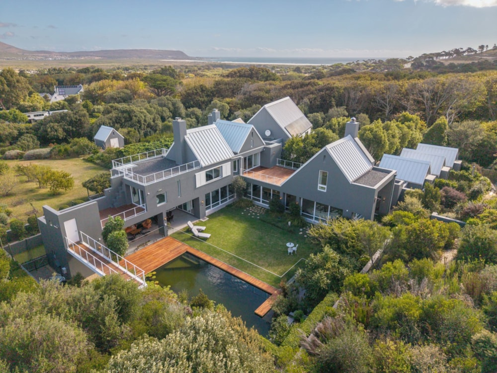 Double-storey house to rent in Noordhoek, Cape Town - FHL1732121