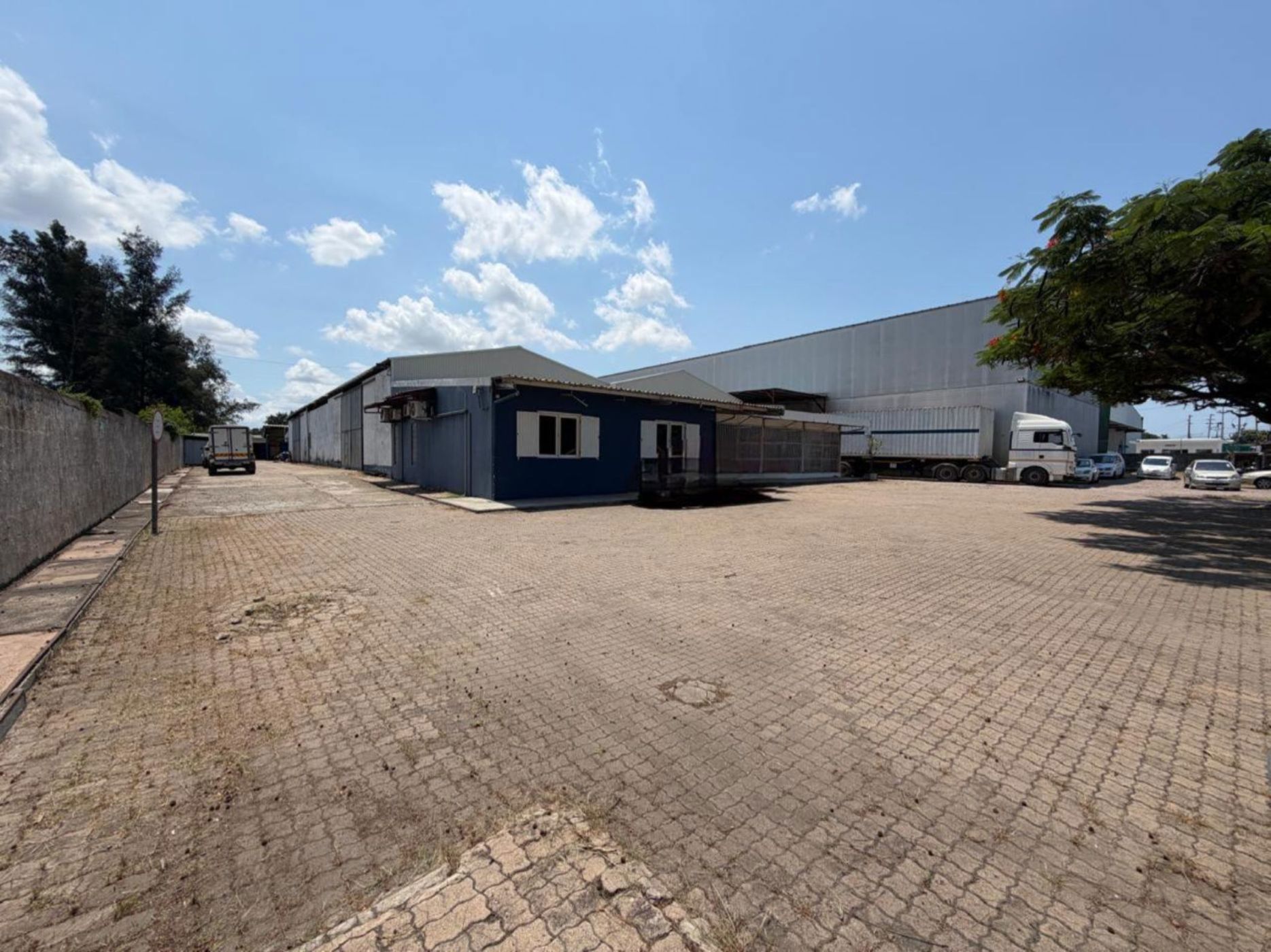 Commercial industrial property for sale in Matola, Mozambique - 3MQ1732214
