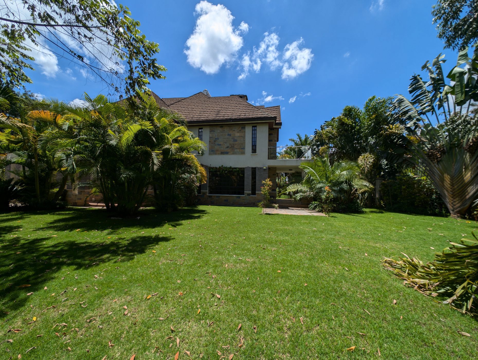 Double-storey house to rent in Runda , Kenya - 3KE1732196