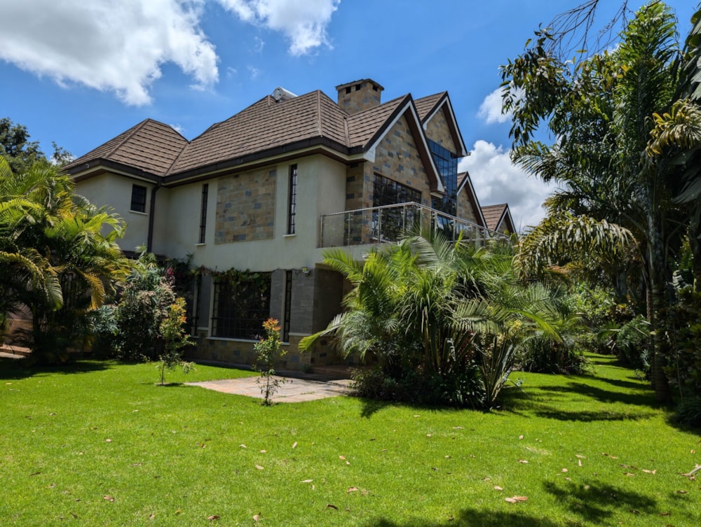 Double-storey house to rent in Runda , Kenya - 3KE1732196