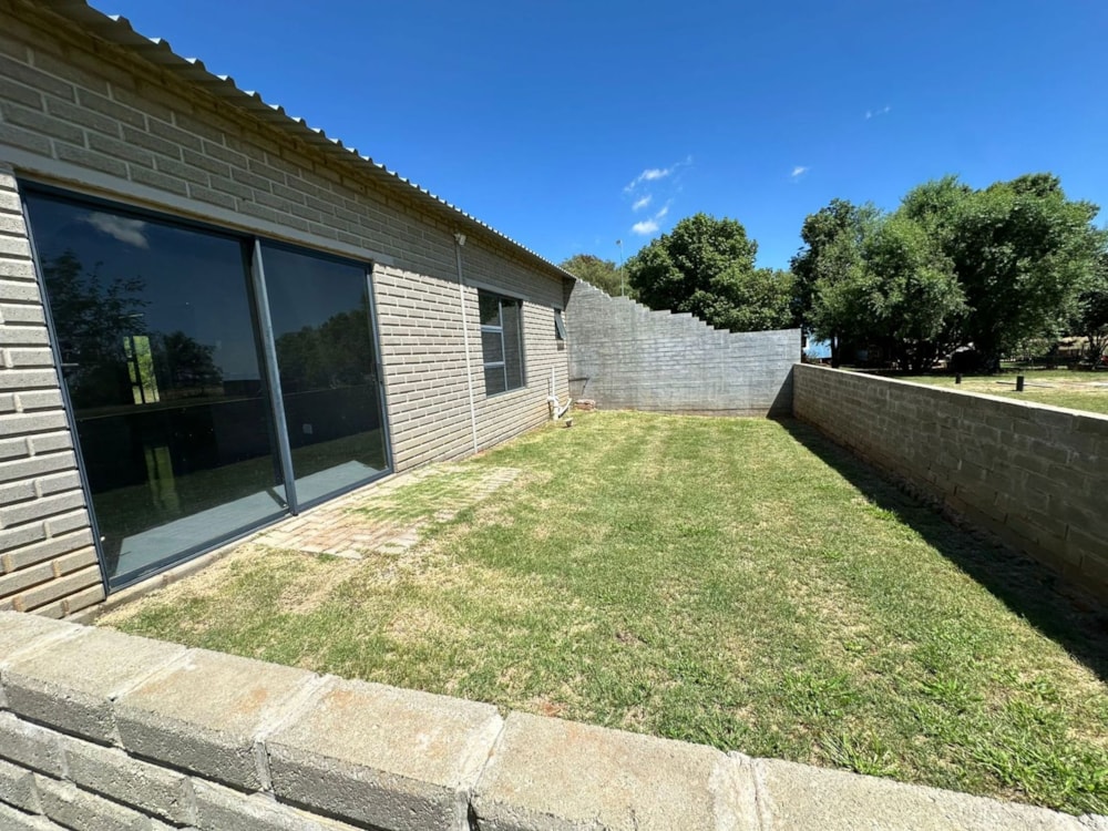 Townhouse to rent in Bains Vlei - 1BX1732286