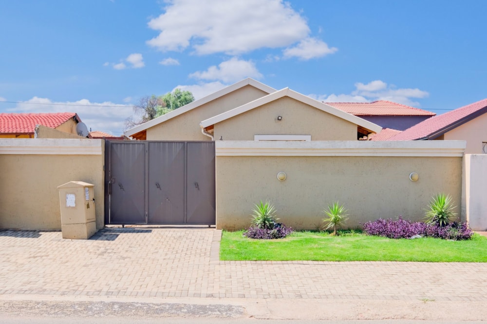 House for sale in Chiawelo - RDT1732354 House for sale in Chiawelo - RDT1732354