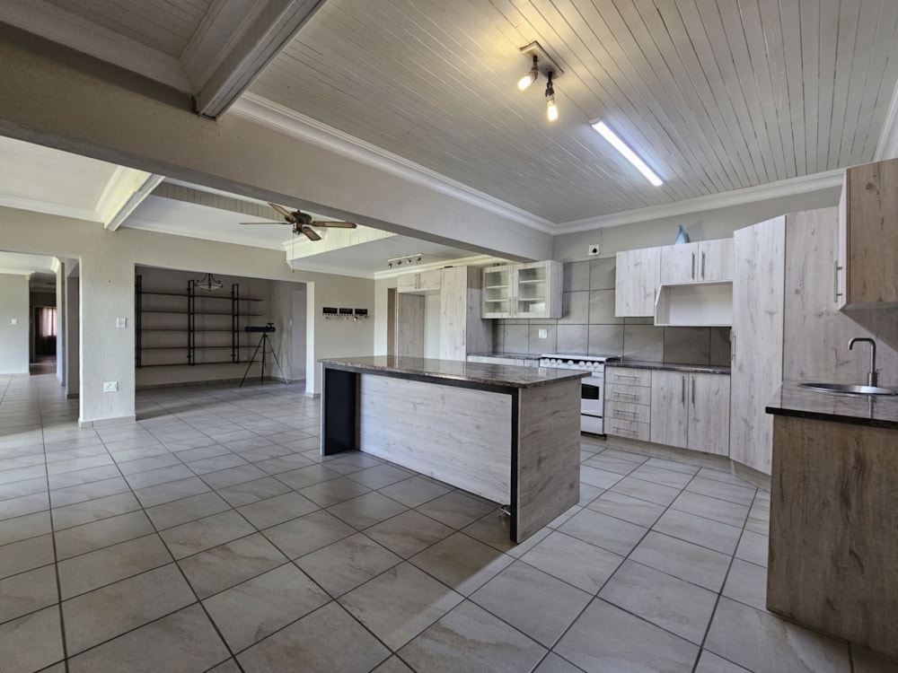 Single-storey house for sale in Rensburg - 1SP1732396