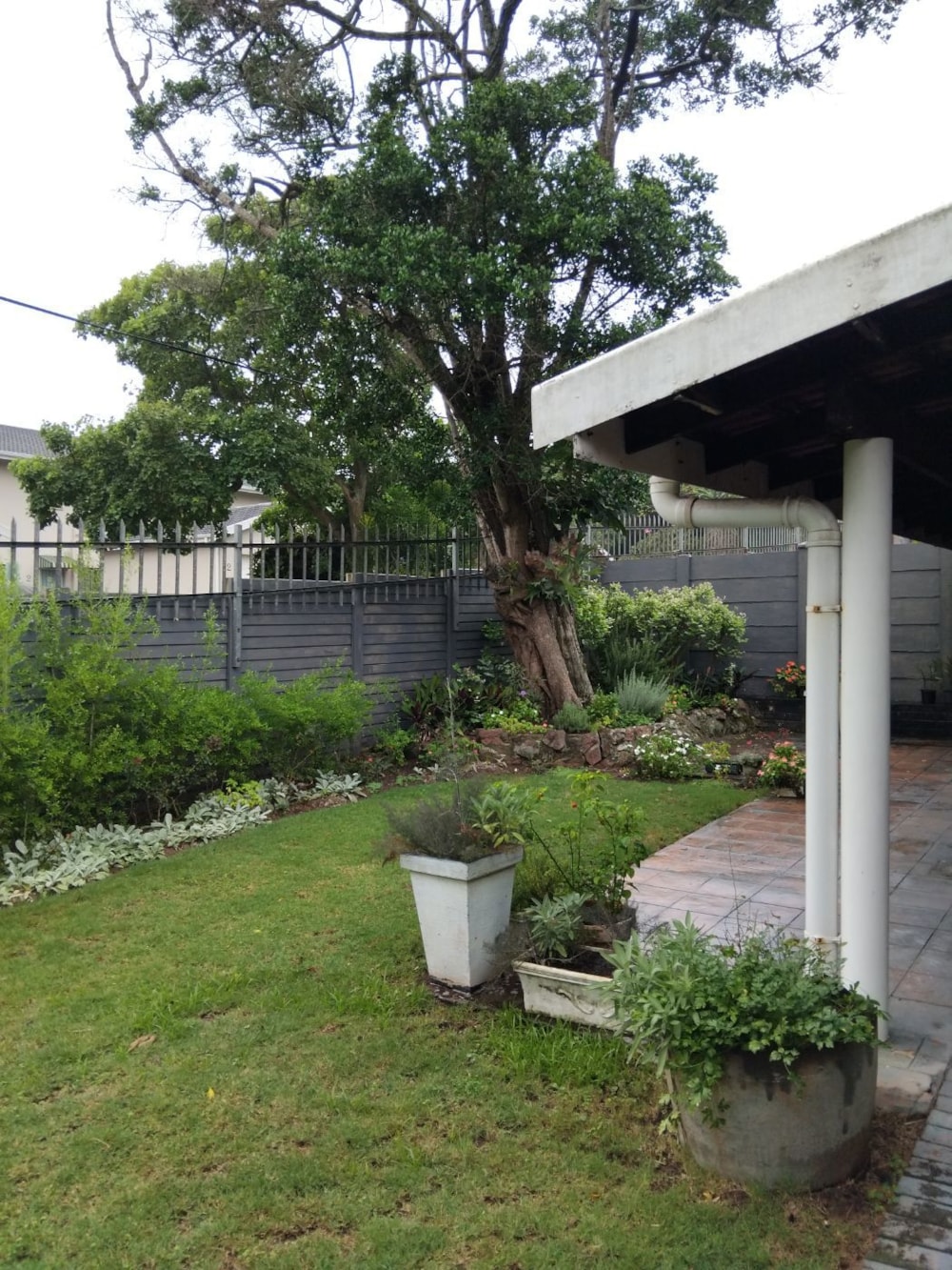 Security complex home for sale in Pennington - 1SI1732512