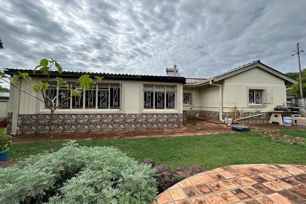 House for sale in Burnside, Bulawayo, Zimbabwe - 3ZB1732669 House for sale in Burnside, Bulawayo, Zimbabwe - 3ZB1732669