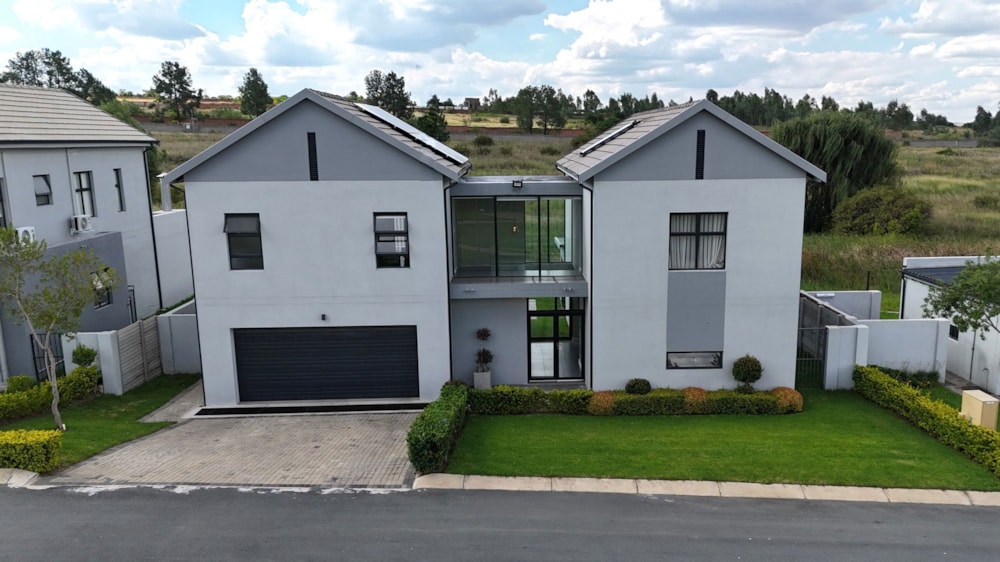 Double-storey house for sale in Peach Tree - 1CU1733301 Double-storey house for sale in Peach Tree - 1CU1733301